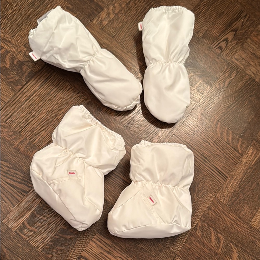 Reima White Baby boots and mittens Set